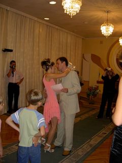 Потанцевать удалось: в загсе...